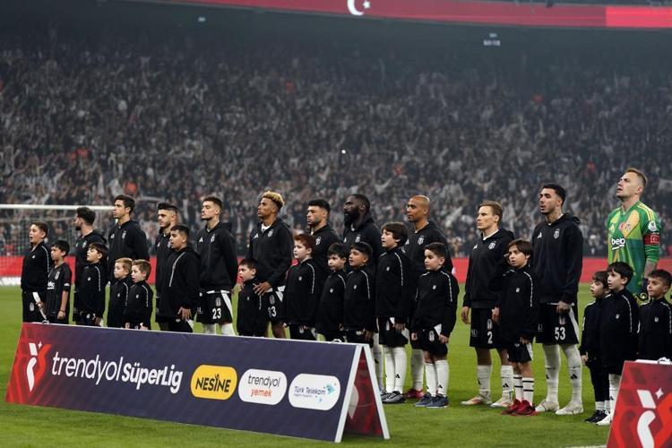 Beşiktaş-Galatasaray derbisinde kırmızı kartlar olay oldu Eski hakem açıkladı: Kararı yanlış, VAR olmaz