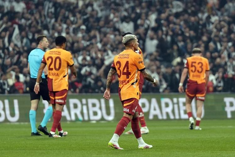 Beşiktaş-Galatasaray derbisinde kırmızı kartlar olay oldu Eski hakem açıkladı: Kararı yanlış, VAR olmaz