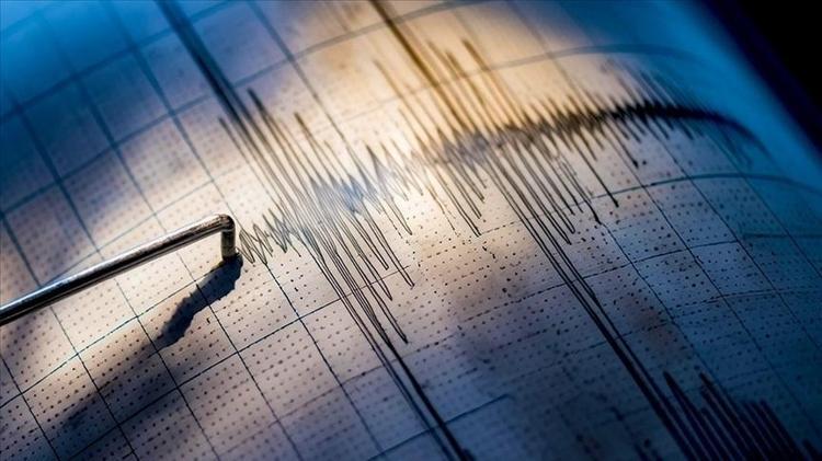 İstanbulda 6.2 büyüklüğünde deprem Ünlü isimlerden geçmiş olsun paylaşımları