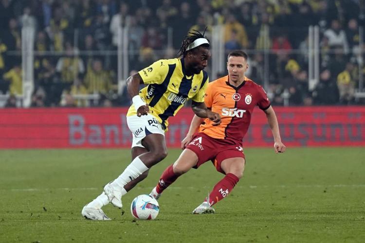 Bu transfer deprem etkisi yaratır Fenerbahçenin eski yıldızı Galatasaraya imza atacak
