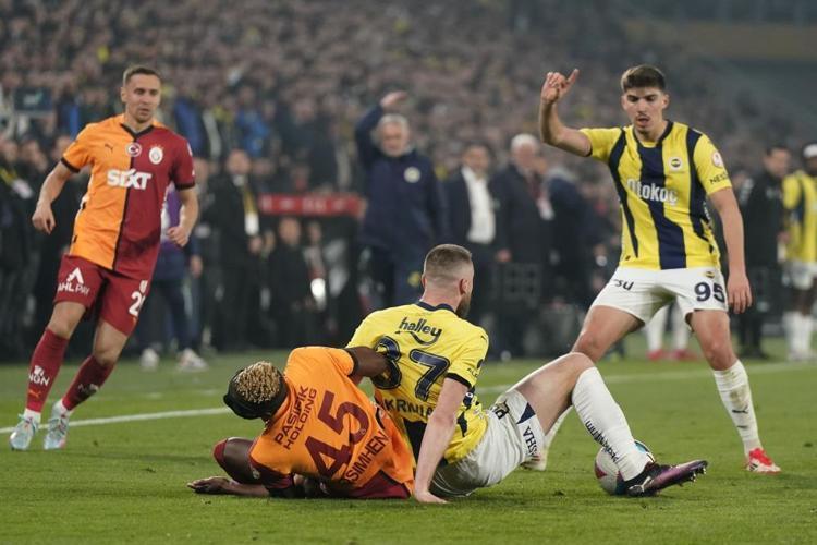 Galatasaraydan olay yaratacak sözler: Okan Hoca, Mourinhoya dersini verdi