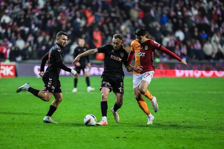 Yunus Akgün, Roland Sallai, Lemina, Gabriel Sara değil yeni transferi öve öve bitiremedi: Müthiş oynuyor, nokta transfer