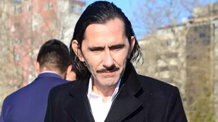 Peker Açıkalın tamamen değişti İmajı yeniledi, saçları sıfıra vurdu
