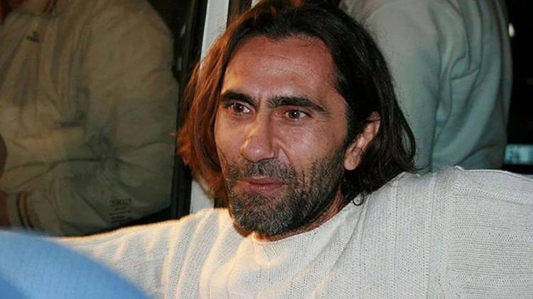 Peker Açıkalın tamamen değişti İmajı yeniledi, saçları sıfıra vurdu
