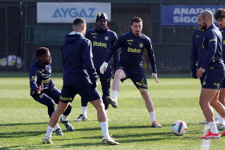 Filip Kostic, Saint-Maximin olmadı Fenerbahçe yeni sol bekini buldu, Ferdi Kadıoğlunu aratmayacak