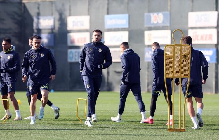 Filip Kostic, Saint-Maximin olmadı Fenerbahçe yeni sol bekini buldu, Ferdi Kadıoğlunu aratmayacak