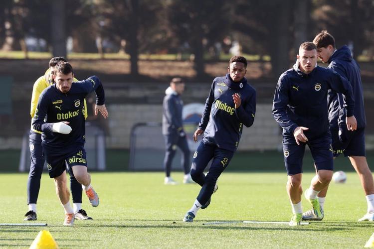 Filip Kostic, Saint-Maximin olmadı Fenerbahçe yeni sol bekini buldu, Ferdi Kadıoğlunu aratmayacak