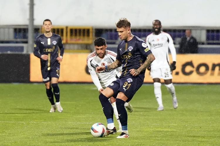 Beşiktaşlıları çıldırtacak transfer Serdal Adalı’ya mesaj gönderdi, eski golcü geri dönüyor