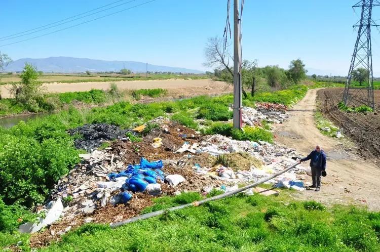 3 mahallenin kesişim noktasında yer alıyor 30 yıldır süren mücadele...Nehirde bitmeyen kirlilik vatandaşları bezdirdi