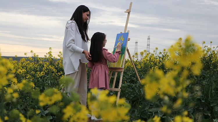 8 yaşındaki minik ressam 3. sergisine hazırlanıyor