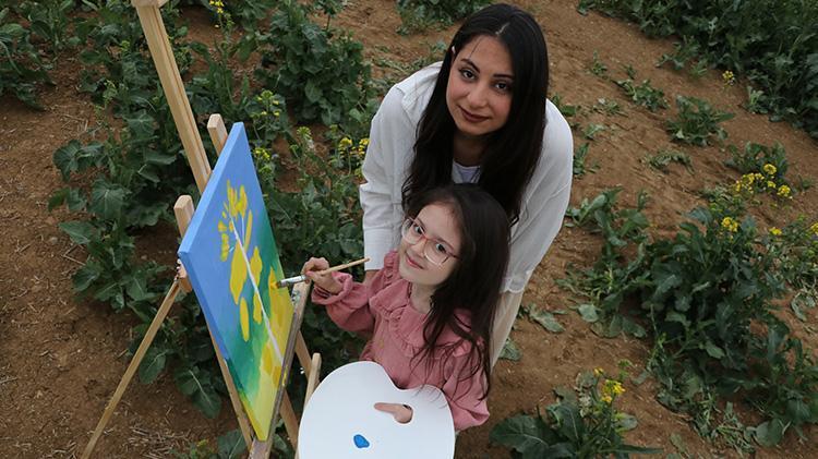 8 yaşındaki minik ressam 3. sergisine hazırlanıyor