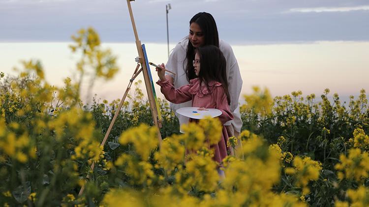 8 yaşındaki minik ressam 3. sergisine hazırlanıyor