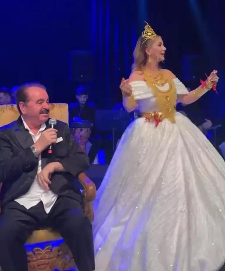 İbrahim Tatlıses geline takılan altınlara şaştı Ünlü fenomen evlendi