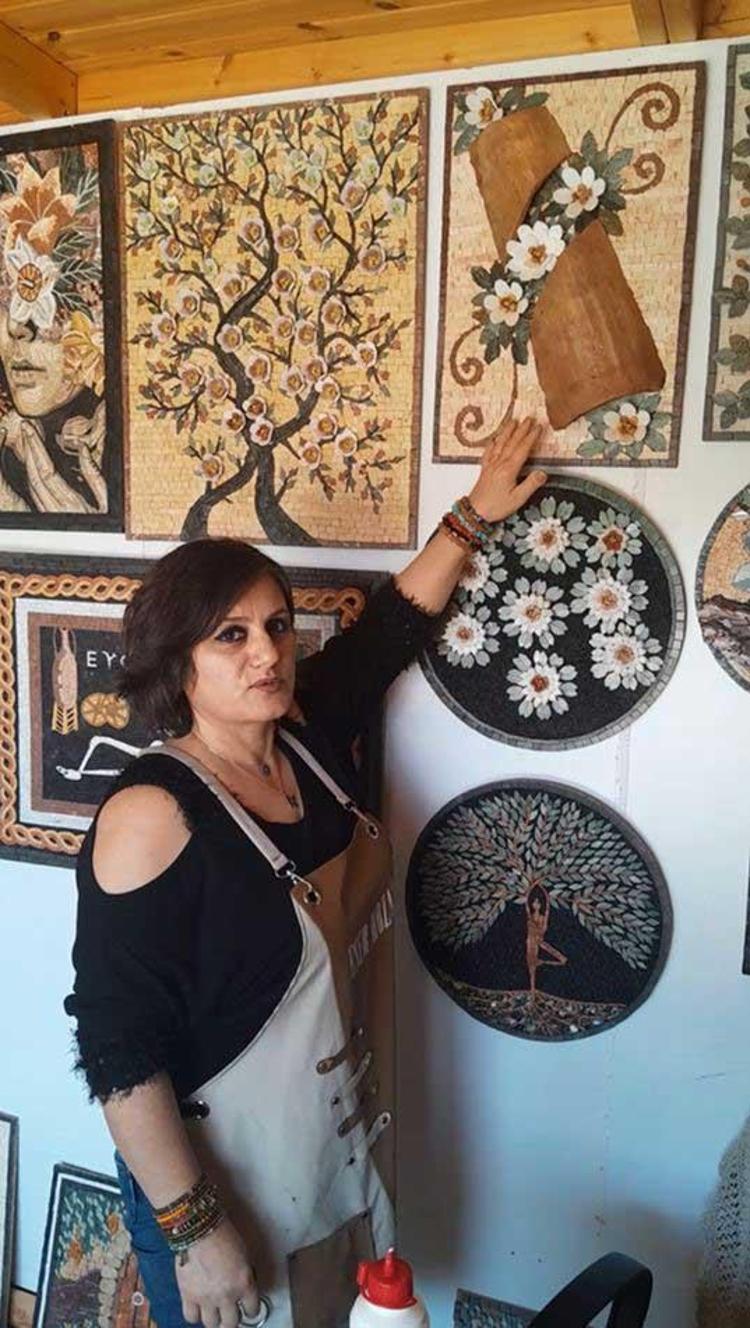 Depremin acısını taşlara yansıtıyor: Hataylı mozaik ustası felaketin izlerini sanatıyla silmeye çalışıyor