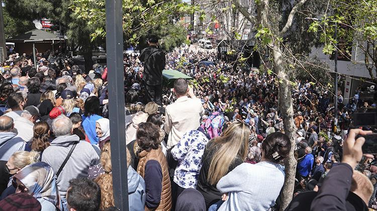 Tarkan annesi Neşe Tevetoğluna böyle veda etti Gözyaşları sel oldu
