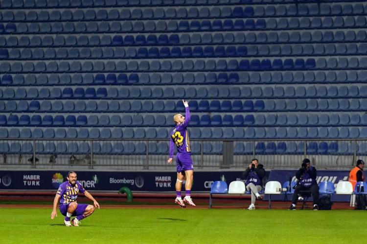 Berke Özer transferde ters köşe yapacak Süper Lig devine imza atacak