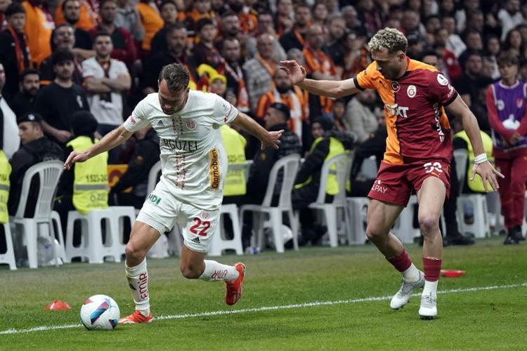 Granit Xhaka, Kevin De Bruyne derken Dursun Özbek bombayı patlattı Transferi Mertens bitirecek