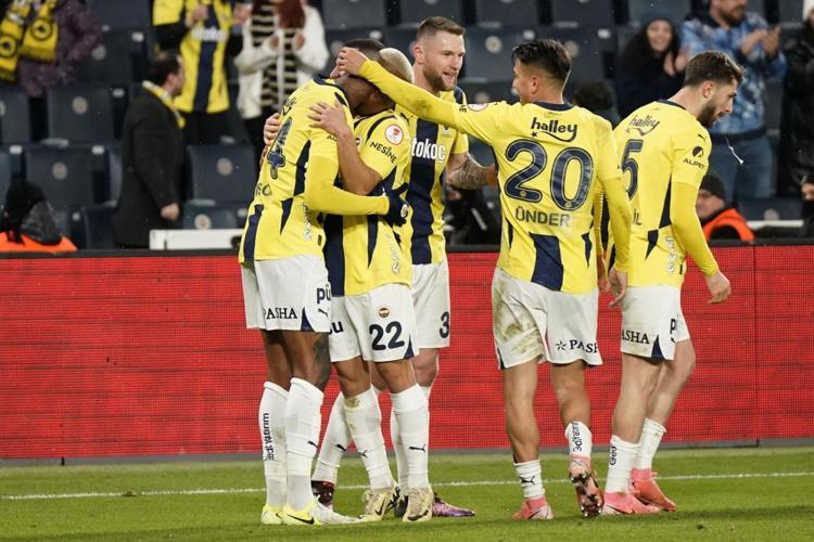 İrfan Can Kahveci herkesi şaşırtacak Fenerbahçeden ayrılıp kankası Uğurcan Çakırın sözünü dinleyecek