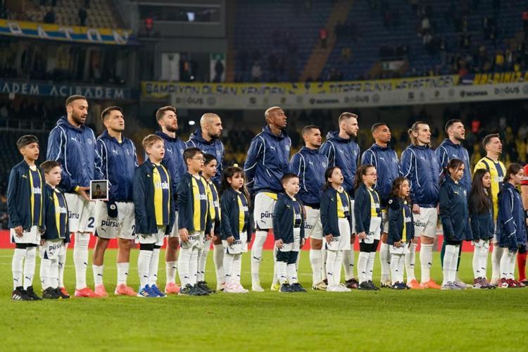 İrfan Can Kahveci herkesi şaşırtacak Fenerbahçeden ayrılıp kankası Uğurcan Çakırın sözünü dinleyecek