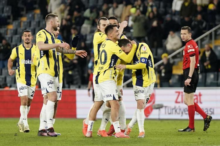 İrfan Can Kahveci herkesi şaşırtacak Fenerbahçeden ayrılıp kankası Uğurcan Çakırın sözünü dinleyecek