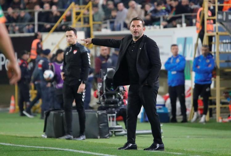Galatasarayın ilk transferi hayırlı olsun Gizlice İstanbula geldi, Dursun Özbek transferi otelde bitirdi