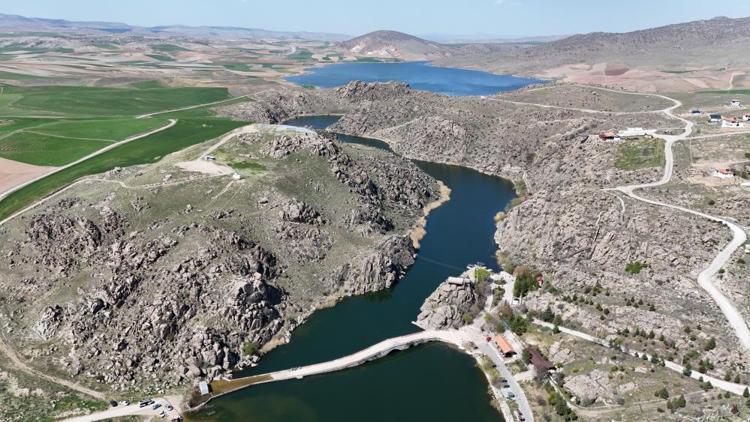 Kırıkkalede ziyaretçi akınına uğruyor: Tarihi köprü ve kanyon baharla şenlendi