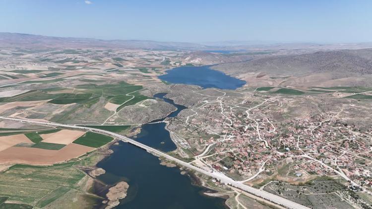 Kırıkkalede ziyaretçi akınına uğruyor: Tarihi köprü ve kanyon baharla şenlendi