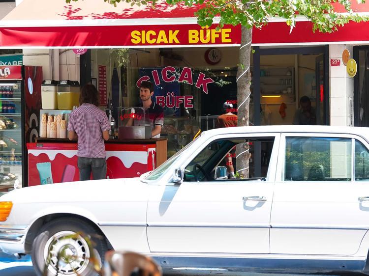 İnci Taneleri’nin Zerre’si büfe açtı