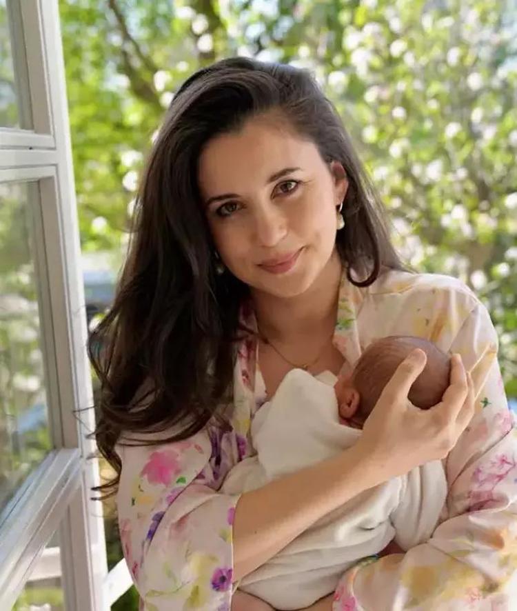 Piyanist Karsu anne oldu Bebeğinin ismini instagramdan duyurdu