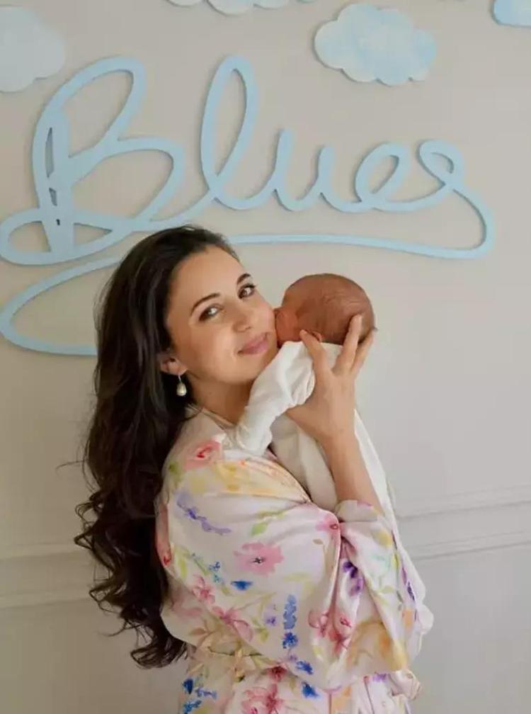 Piyanist Karsu anne oldu Bebeğinin ismini instagramdan duyurdu