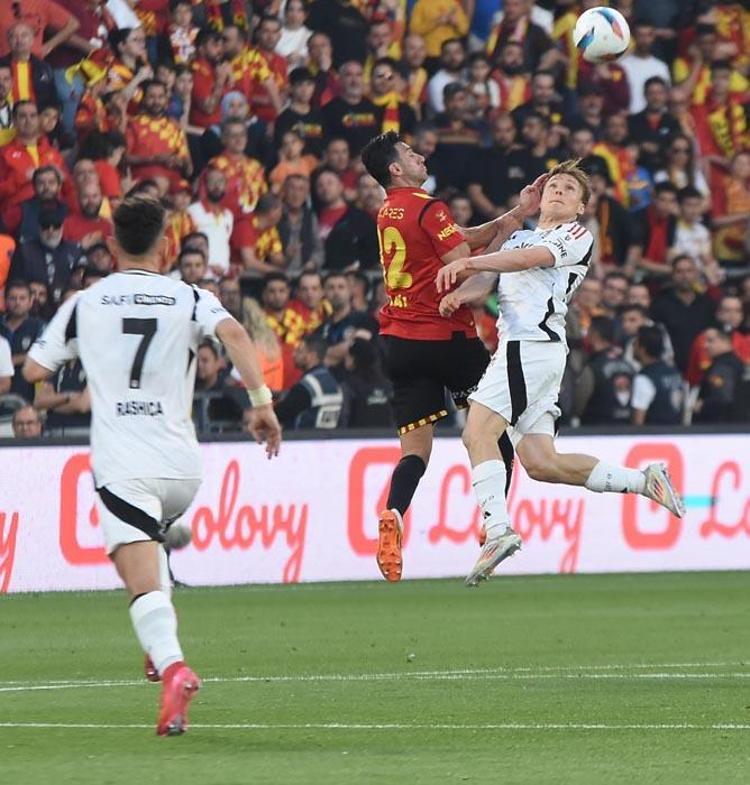 Göztepe Beşiktaş: 1-1Kara Kartal attı kaçamadı