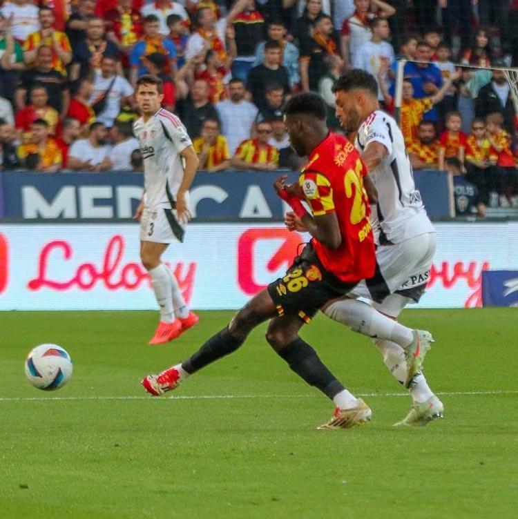 Göztepe Beşiktaş: 1-1Kara Kartal attı kaçamadı