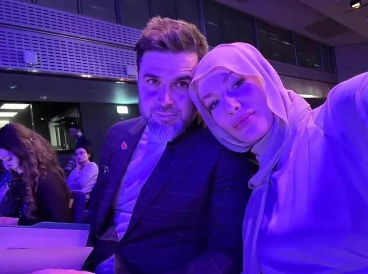 Gamze Özçelike beğeni yağdı Eşi Reshad Strikle Pariste...