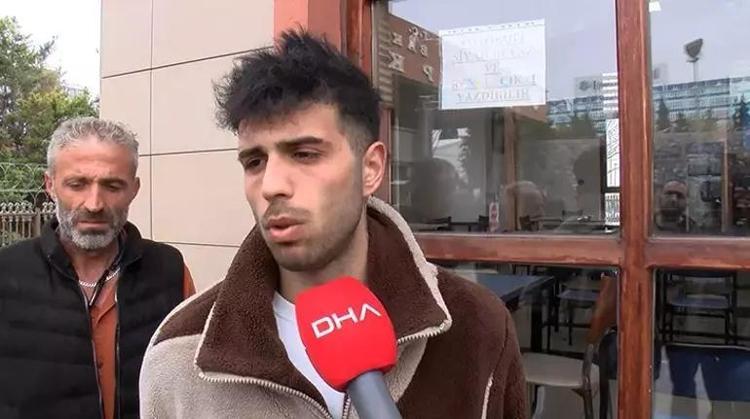 BIÇAKLAYIP BİLEKLERİNİ KESİYOR