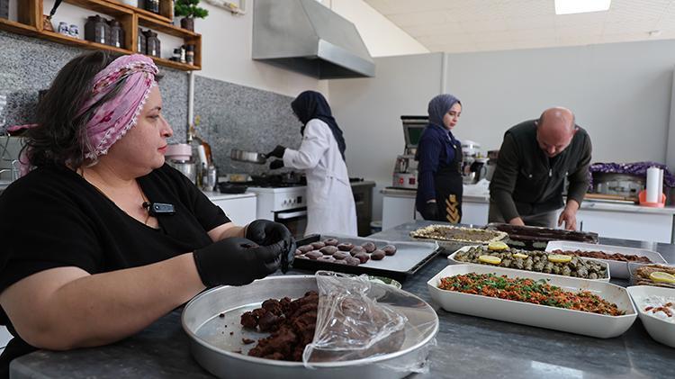 Hiç çalışmadan kendi işinin patronu oldu Biriktirdiği parayla aldığı bileziği sermaye yaptı