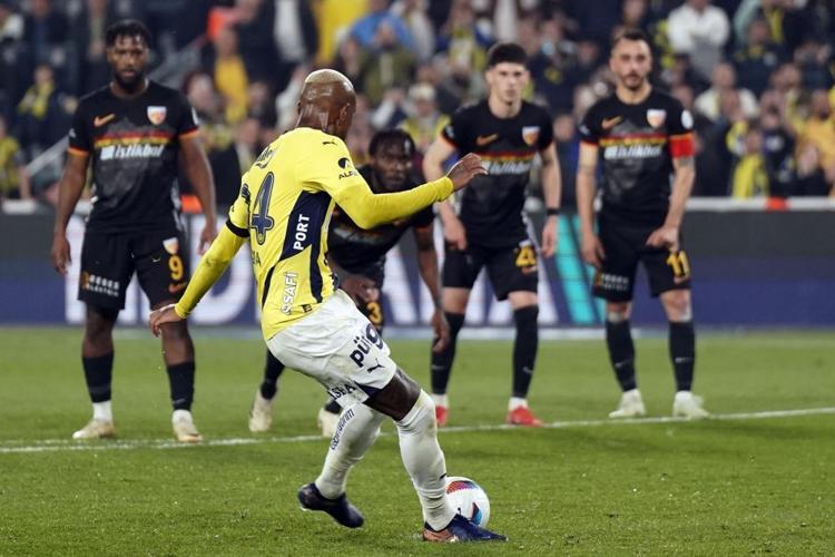 MAÇI KENDİ GÖLGESİNDEN KORKAN MOURINHO VERDİ