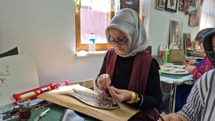 Kağıtla sanat yapıyoruz