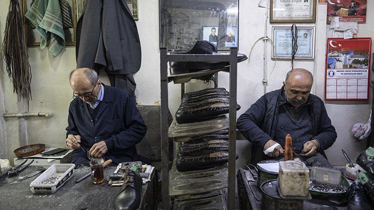 Dükkana kravatsız girmiyor Ankarada 50 yıldan beri 2 kardeş el işçiliğini ayakta tutmaya çalışıyor