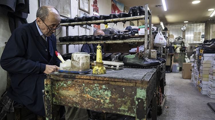Dükkana kravatsız girmiyor Ankarada 50 yıldan beri 2 kardeş el işçiliğini ayakta tutmaya çalışıyor