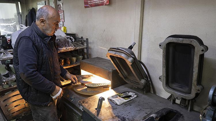 Dükkana kravatsız girmiyor Ankarada 50 yıldan beri 2 kardeş el işçiliğini ayakta tutmaya çalışıyor