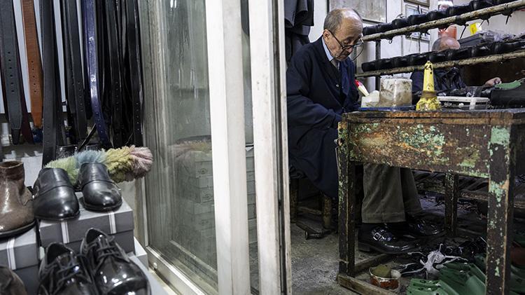 Dükkana kravatsız girmiyor Ankarada 50 yıldan beri 2 kardeş el işçiliğini ayakta tutmaya çalışıyor