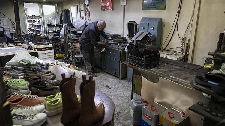 Dükkana kravatsız girmiyor Ankarada 50 yıldan beri 2 kardeş el işçiliğini ayakta tutmaya çalışıyor