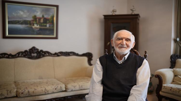 71 yaşında hat sanatıyla tanıştı, kendi yazdığı Kuran-ı Kerimi evlatlarına manevi miras bıraktı