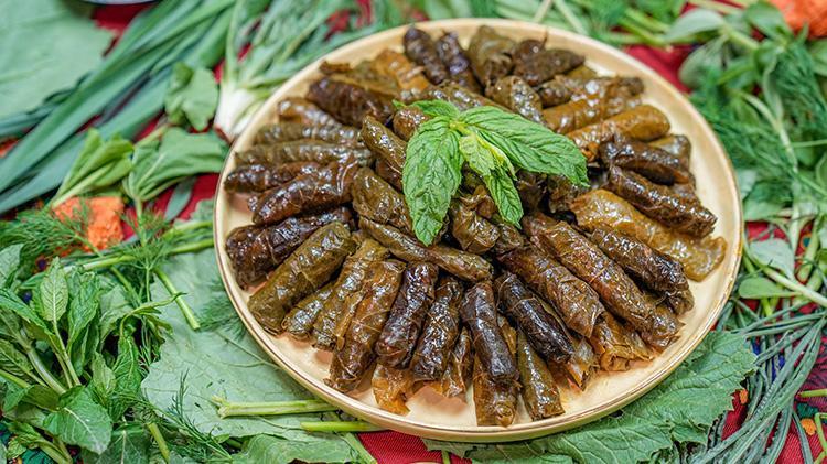 Diyarbakırda gören koştu, sepet sepet topladılar Şifalı olduğuna inanılıyor
