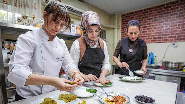 Diyarbakırda gören koştu, sepet sepet topladılar Şifalı olduğuna inanılıyor
