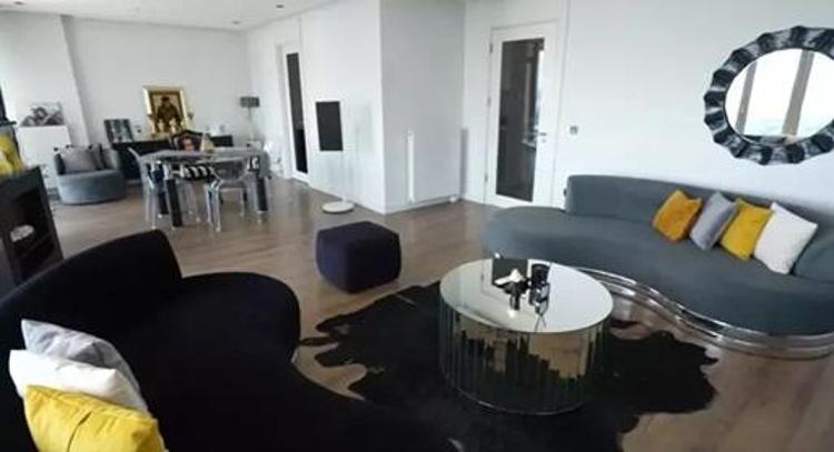 Eşinin ölümüyle yaşadığı zor günleri geride kaldı Çocuklarıyla yaşadığı evin kapılarını ilk defa açtı
