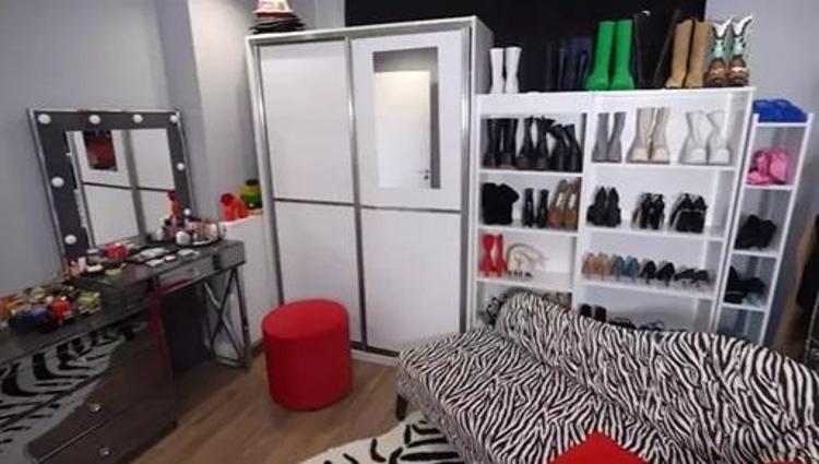 Eşinin ölümüyle yaşadığı zor günleri geride kaldı Çocuklarıyla yaşadığı evin kapılarını ilk defa açtı