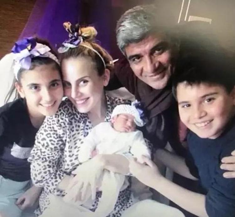 Eşinin ölümüyle yaşadığı zor günleri geride kaldı Çocuklarıyla yaşadığı evin kapılarını ilk defa açtı
