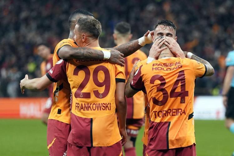 Dursuk Özbekten Okan Buruka şampiyonluk hediyesi Barcelonanın yıldızı imzaya geliyor