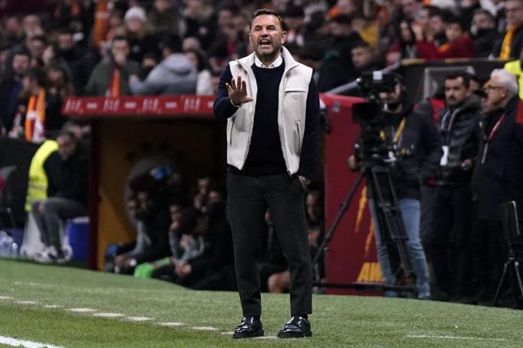 Fenerbahçenin puan kaybı sonrası Okan Buruk harekete geçti Tüm takımı toplayıp tek cümlede bitirdi